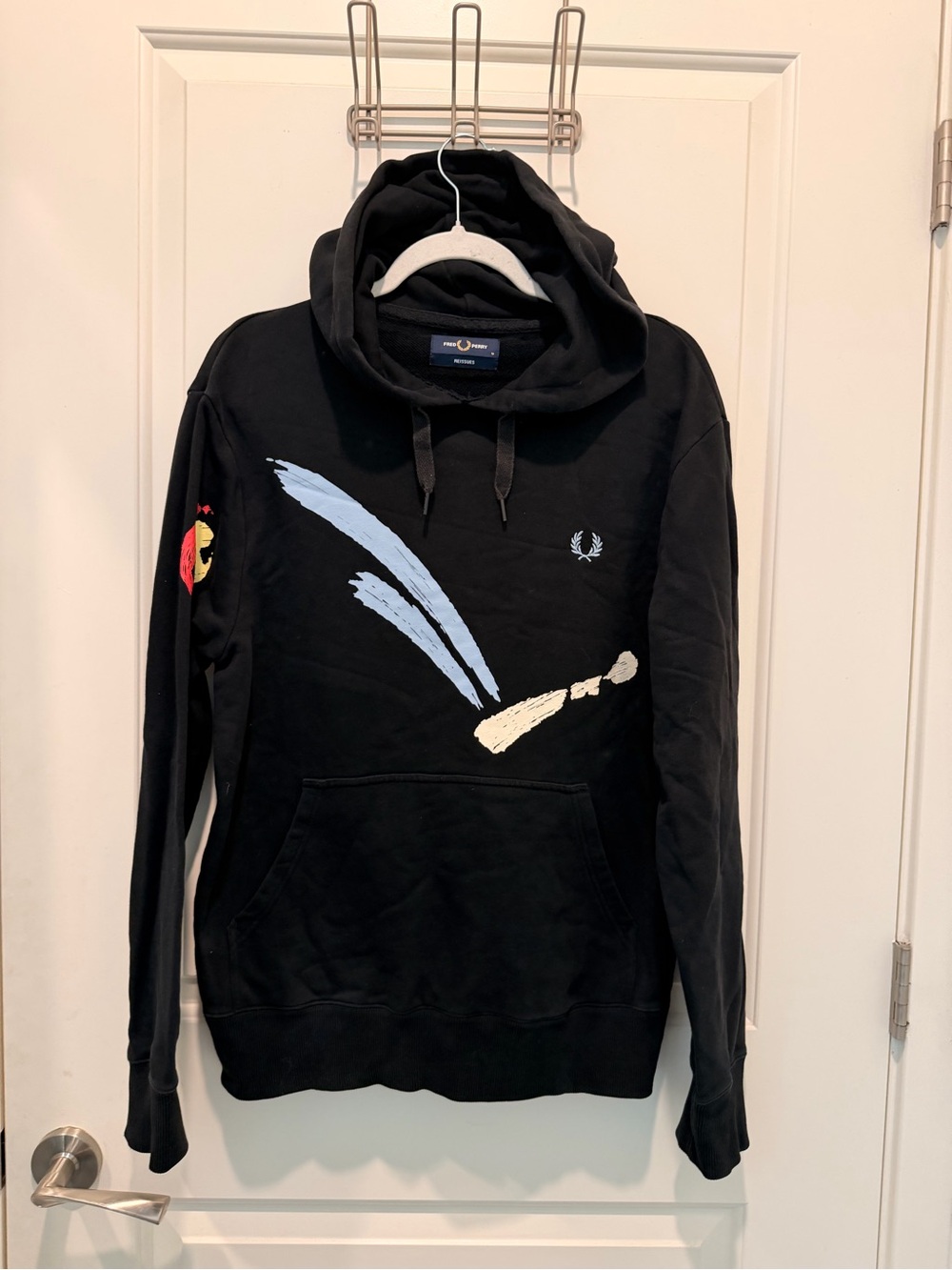 Fred Perry Reissues Graphic
Pullover Hoodie in Black Size M